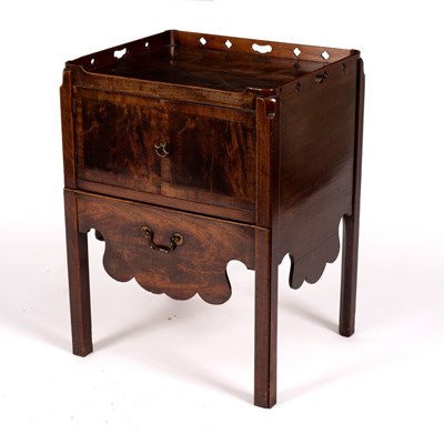 Lot 727 - A George III mahogany tray top commode with...