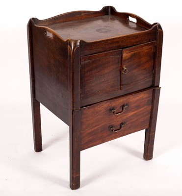 Lot 785 - A George III mahogany tray top commode, 51cm wide