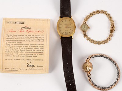 Lot 52 - A lady's 9ct gold cased Omega cocktail watch,...