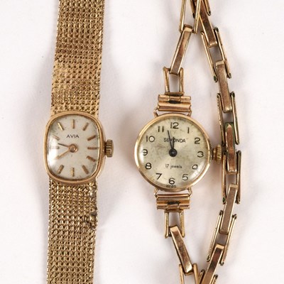 Lot 53 - A lady's 9ct gold cased Sekonda cocktail watch...