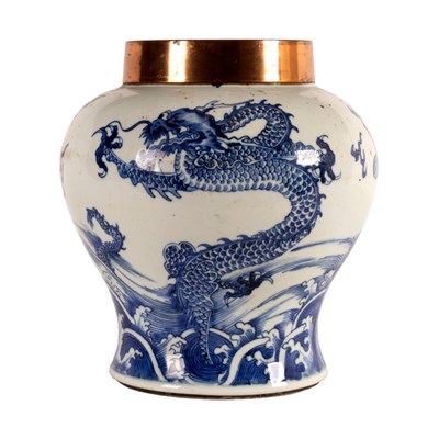 Lot 251 - A Chinese blue and white jar, 18th/19th...