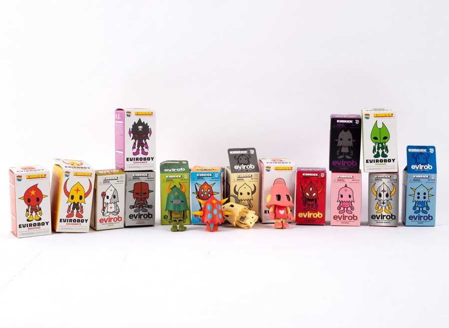 Lot 833 - A box containing assorted Kubrik Medicom Toy...
