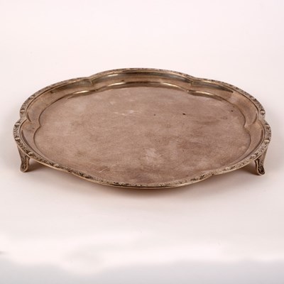 Lot 1 - A silver salver, Elkington & Co., Birmingham...