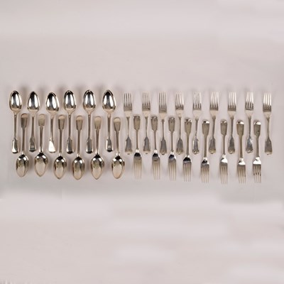 Lot 15 - Seventeen silver fiddle and thread pattern...