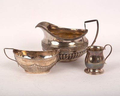 Lot 30 - A George III silver cream jug, Guest &...