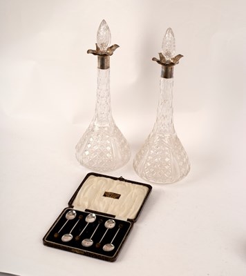 Lot 107 - A pair of Edwardian silver mounted glass...