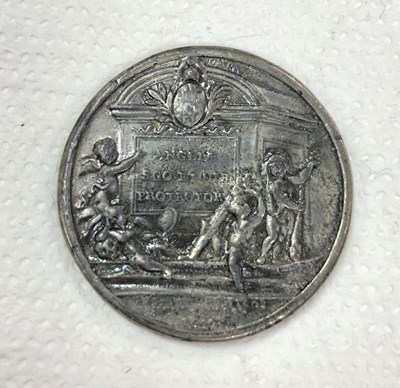 Lot 146 - A medal commemorative of Oliver Cromwell by J...