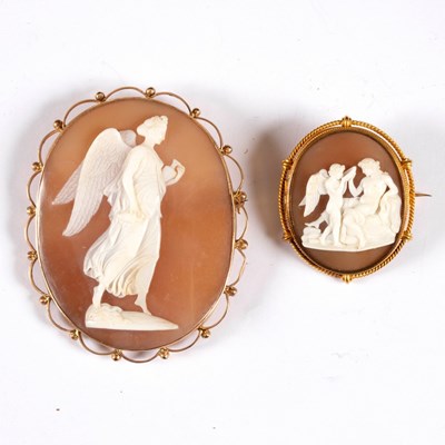 Lot 168 - A Victorian shell cameo brooch, depicting an...