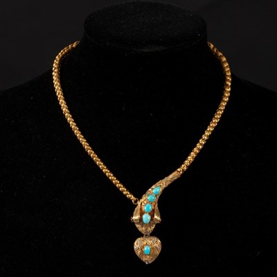 Lot 172 - A Victorian snake necklace, the head with...