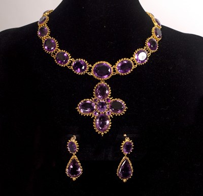 Lot 184 - An early 19th Century amethyst necklace and...