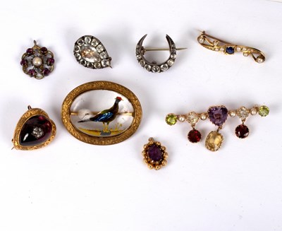 Lot 237 - A multi gem set bar brooch centred by an...