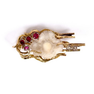 Lot 242 - A gold and gem-set pendant, by Payne & Trigg,...