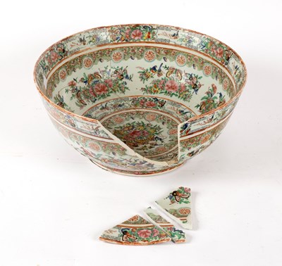 Lot 528 - A large 19th Century Cantonese bowl, enamelled...