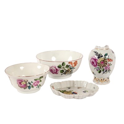 Lot 535 - A group of London decorated Chinese porcelain,...