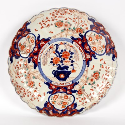 Lot 550 - A Japanese Imari charger with scalloped edge,...