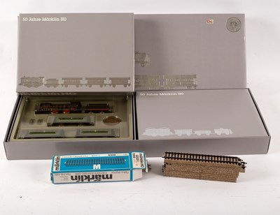 Lot 623 - A Marklin passenger and goods train set to...