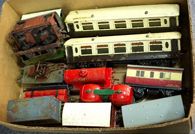 Lot 640 - A quantity of Hornby 0-gauge rolling stock,...