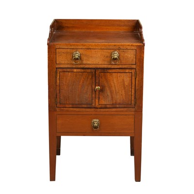 Lot 1062 - A Regency mahogany tray top commode on square...