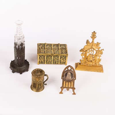 Lot 31 - A group of chimney ornaments and brass ware,...
