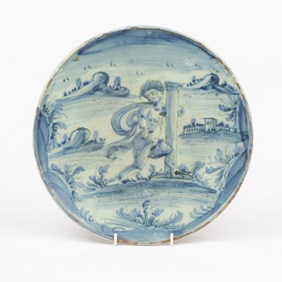 Lot 100 - A Savona maiolica tazza, late 17th Century,...