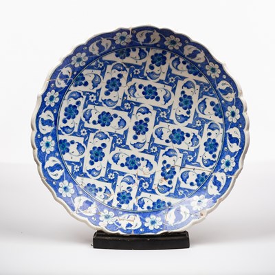 Lot 181 - A Kutahya 16th Century style blue and white...