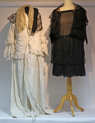 Lot 356 - A 19th Century white peignoir, a black lace...