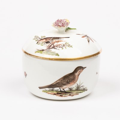 Lot 400 - A Meissen circular sugar bowl and cover, circa...