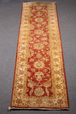 Lot 543 - A Ziegler style runner, 206cm x 80cm