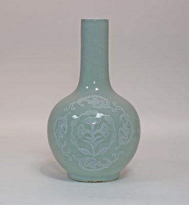 Lot 593 - A 20th Century Chinese celadon vase with...