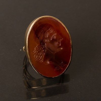 Lot 619 - A carnelian intaglio ring depicting Apollo, a...