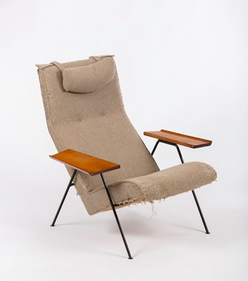 Lot 969 - Robin Day (1923-2003)/An upholstered recliner...