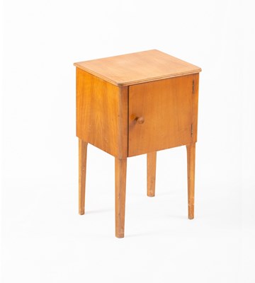 Lot 974 - Gordon Russell Workshops/A veneered oak...