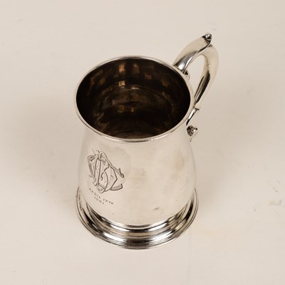 Lot 11 - An early George II silver mug, maker...