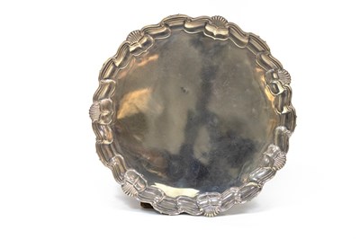 Lot 20 - A silver salver, Mappin & Webb, London 1997,...