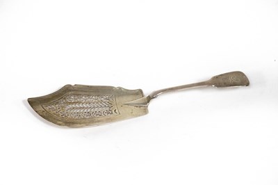 Lot 26 - A George IV fiddle pattern silver fish slice,...