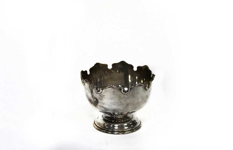 Lot 66 - An Edwardian silver rose bowl, Elkington & Co.,...