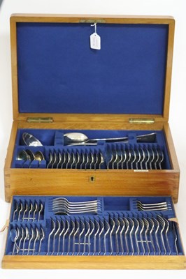 Lot 76 - A canteen of Edwardian silver rat tail pattern...