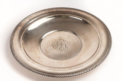 Lot 118 - An American sterling silver charger, Gorham,...