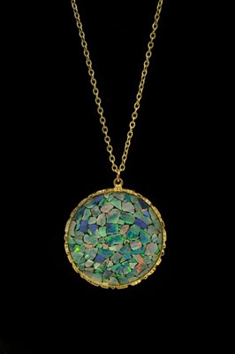 Lot 171 - A 9ct yellow gold and opal pendant, maker SI,...