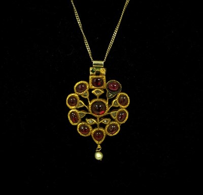 Lot 172 - A Mughal style ruby, diamond and enamel...