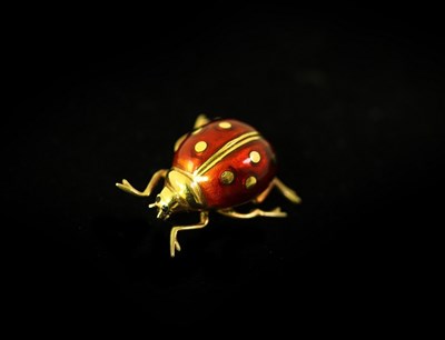 Lot 182 - An 18ct gold and enamel ladybird brooch, circa...