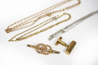 Lot 195 - Three 9ct gold chains, a single 9ct gold...