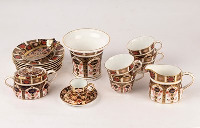 Lot 307 - A quantity of Royal Crown Derby Old Imari...