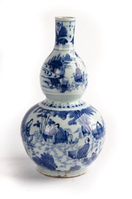 Lot 362 - A Chinese blue and white double gourd vase,...