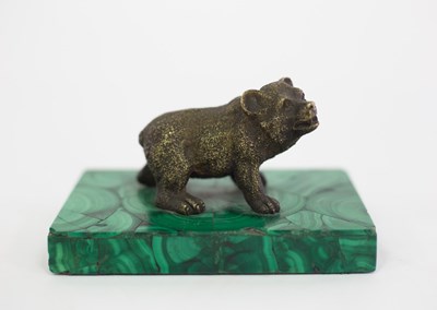 Lot 800 - A bronze figure of a bear on a malachite plinth