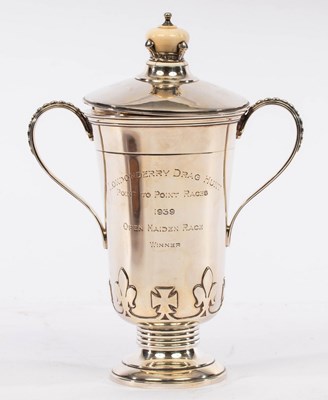Lot 86 - A silver trophy cup and cover, Goldsmiths &...