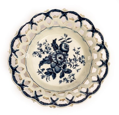 Lot 343 - A late 18th Century Worcester blue and white...