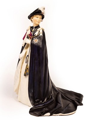 Lot 374 - A Royal Worcester figure of Queen Elizabeth II,...