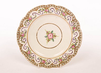 Lot 385 - An English porcelain plate, circa 1790-1800,...