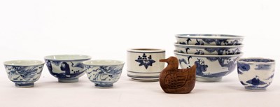 Lot 411 - A group of Chinese blue and white bowls, tea...